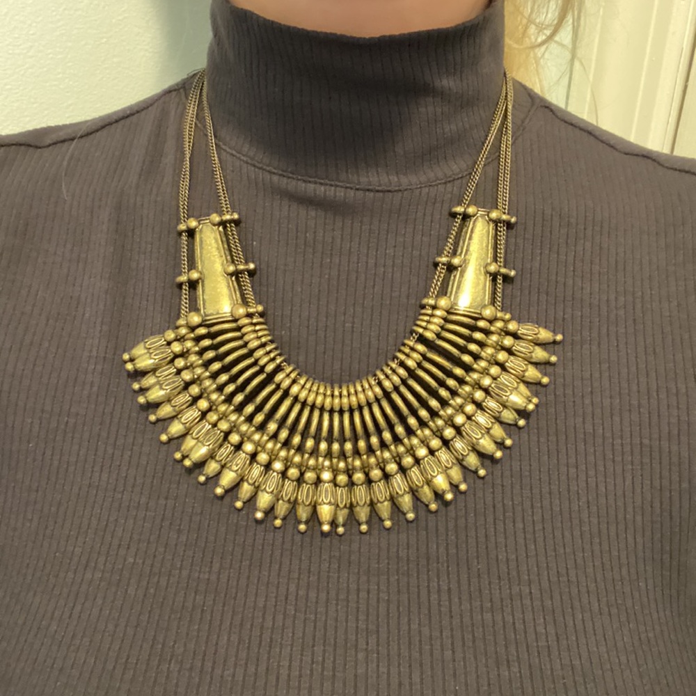 Gold collar style necklace